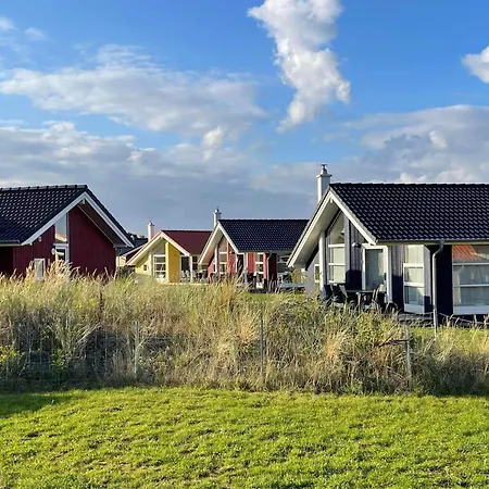 Strandvilla Mit 4 Schlafzimmern بيت للعطل *